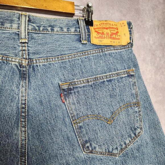Levis 501 Jeans Mens 38x32 Straight Leg Button Fly Classic‎ Vintage Denim Pants - Picture 5 of 16